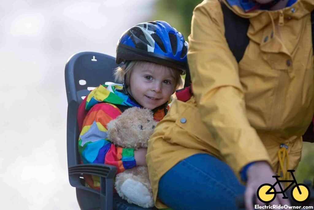 rear-mounted child seat